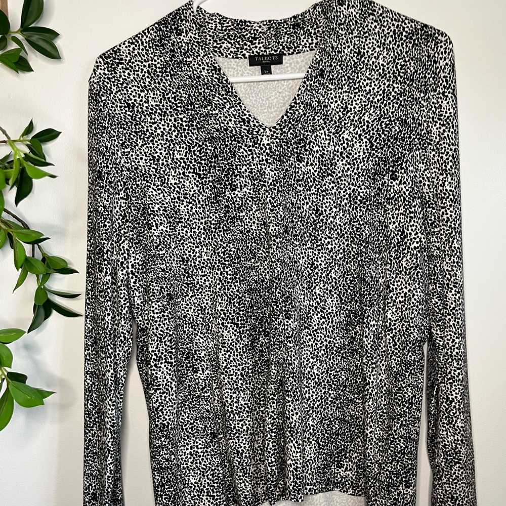 Talbots Large Petite Black and White Sweatshirt